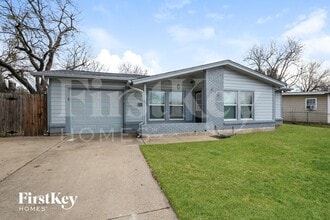 Building Photo - 816 Russell Ln