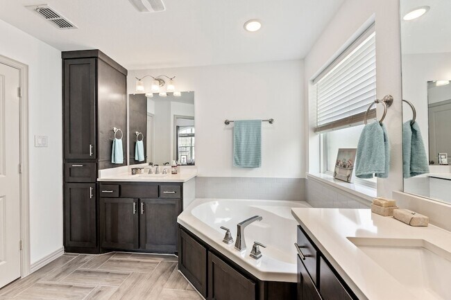 Building Photo - 974 Mikaela Dr