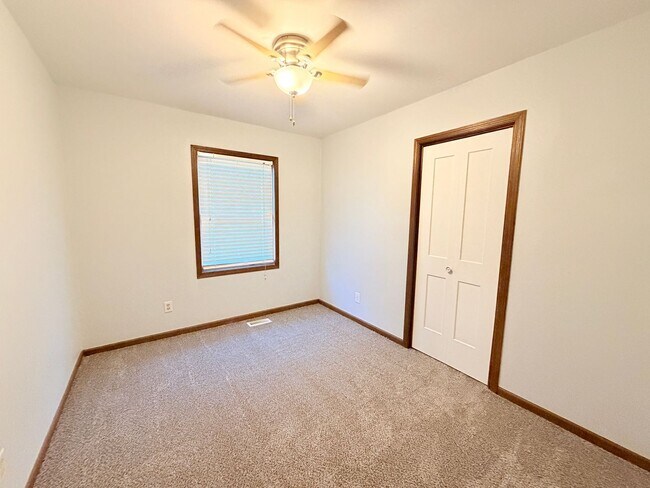 Building Photo - 1039 Rolling Hill Rd