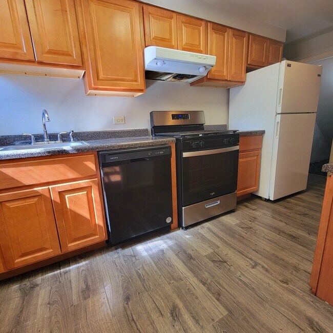 Building Photo - 1620 Beechwood Blvd