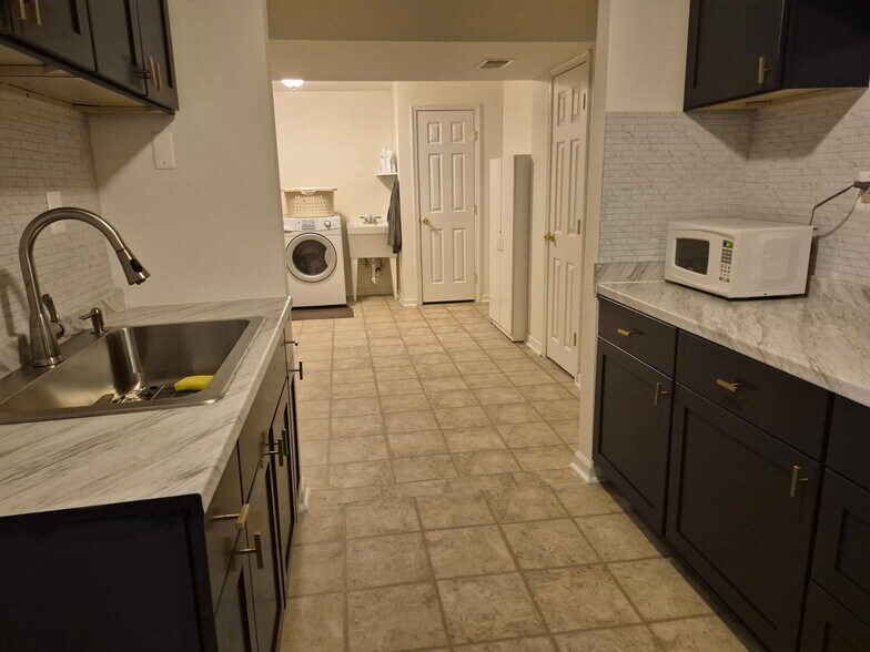 Building Photo - 4 Fieldstone Ct