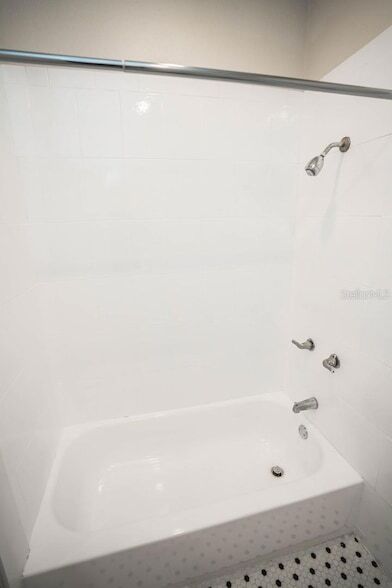 Building Photo - 409 E Jean St