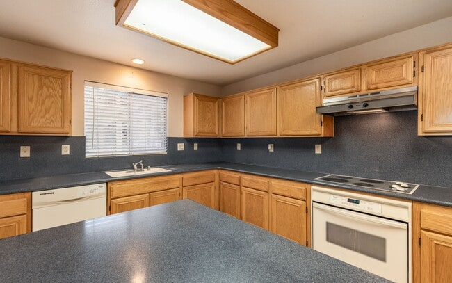 Building Photo - Spacious Home with Loft and Big Backyard