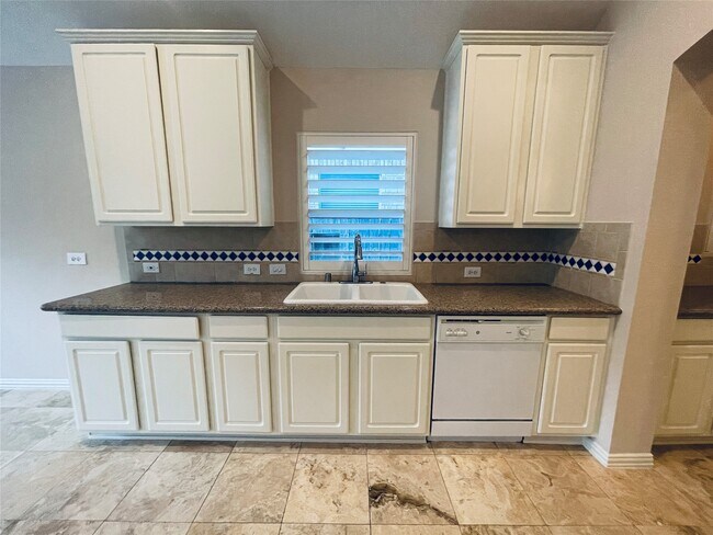 Building Photo - 23411 Desert Gold Dr