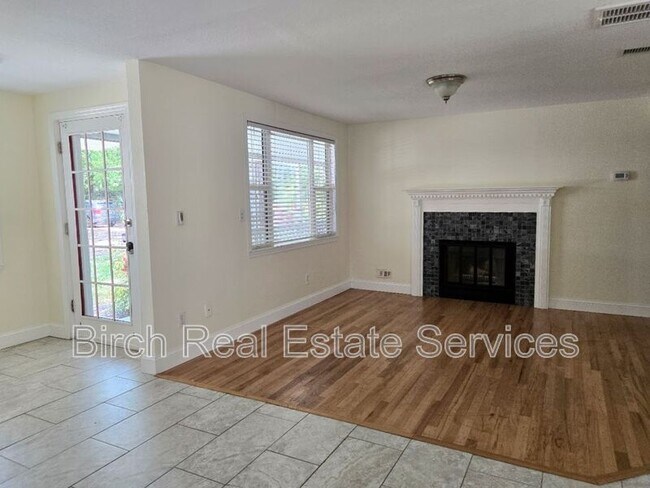 Building Photo - 608 Tangerine Ave