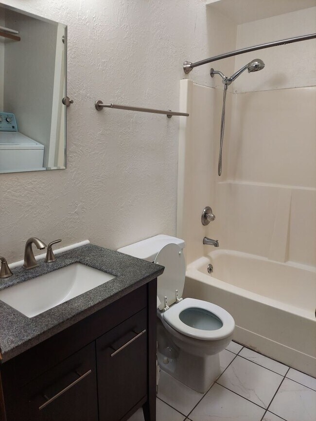 Building Photo - 50-54 NW Lopez Ln