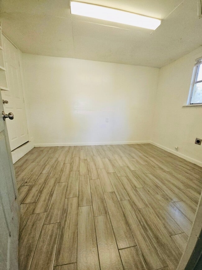 Building Photo - 250 Stephenson Dr