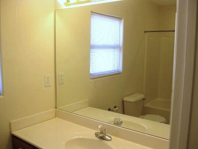 Building Photo - 3 Bedroom Ranch style home in Spring Valle...
