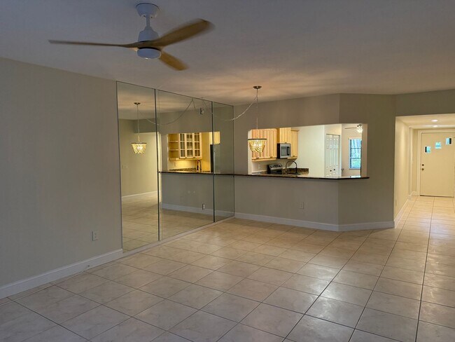 Building Photo - Lake Arrowhead 2 bedroom / 2 bath Condo