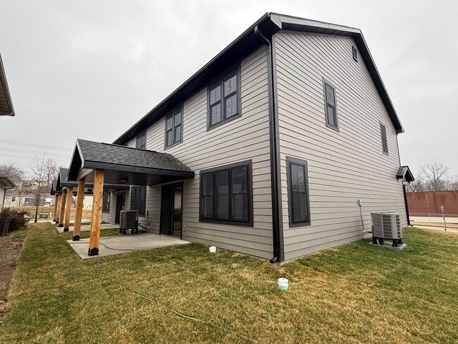 Building Photo - 6711-6715 New Town Ave.