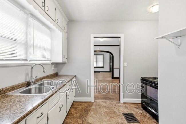 Building Photo - 969 N Linwood Ave