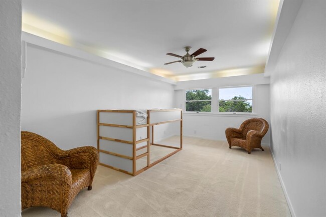 Building Photo - 3935 Lago Vista Dr