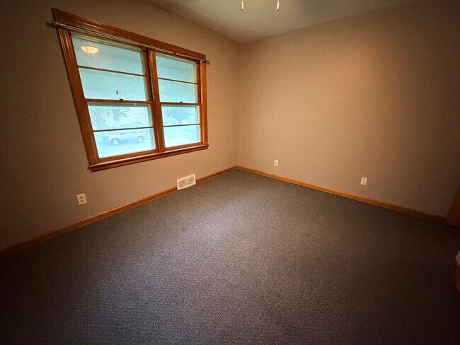 Building Photo - Italian Estates Property Management