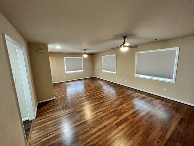 Building Photo - 9251 Hickory St