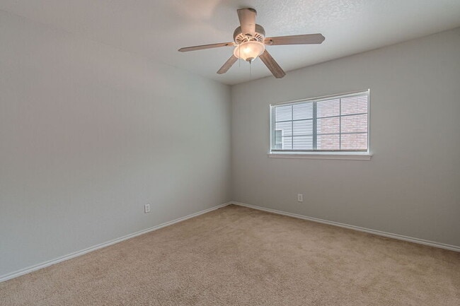 Building Photo - 164 Springtree Hollow