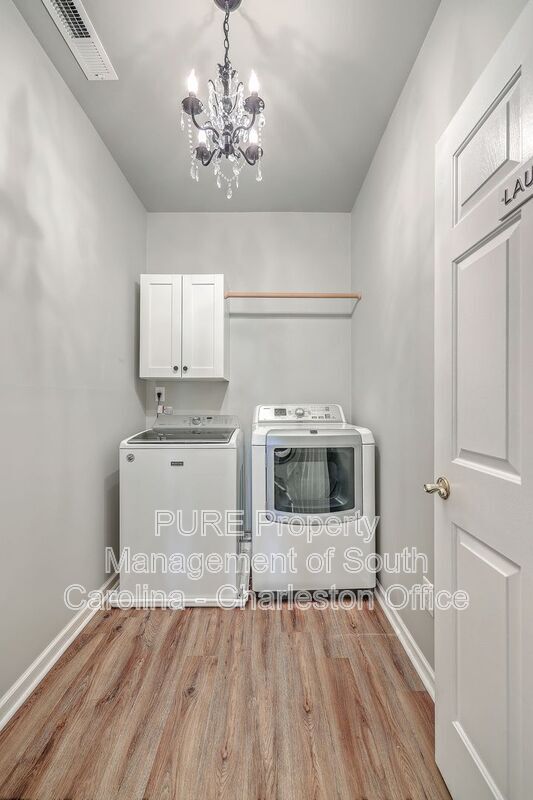 Building Photo - 8800 Dorchester Rd