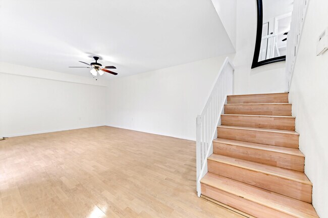 Building Photo - 146 Heritage Way