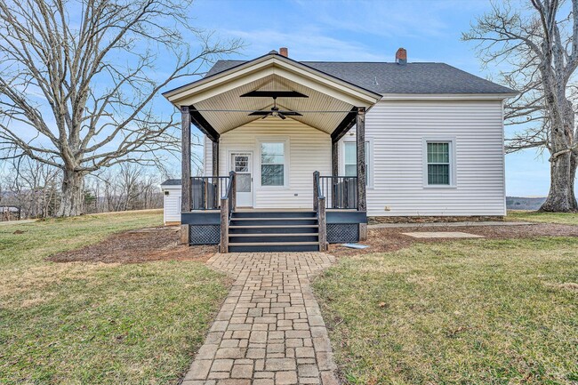 Building Photo - Charming 5-Bedroom Farmhouse