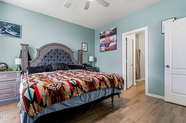 Building Photo - 6166 Hidden Psge Ave