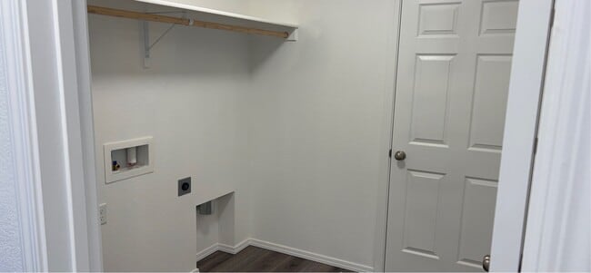 Building Photo - 7748 E Bratton Dr