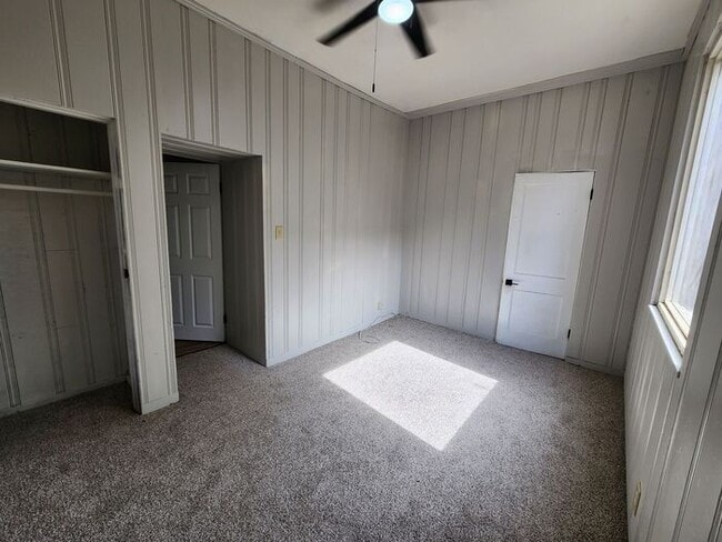 Building Photo - 1st Floor Apartment - 3 Bedroom/2 Bath Apa...
