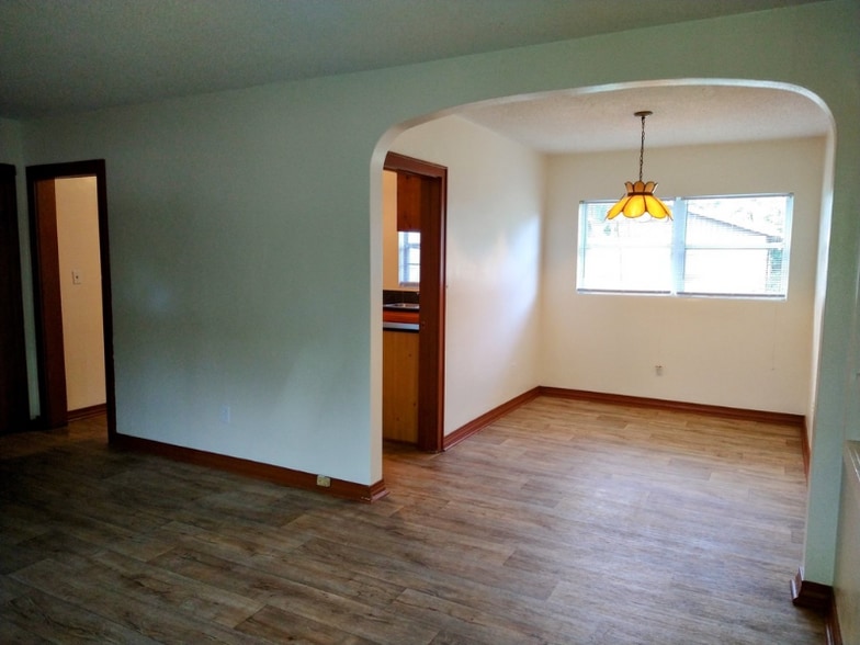 Building Photo - 3300 St Johns Ave