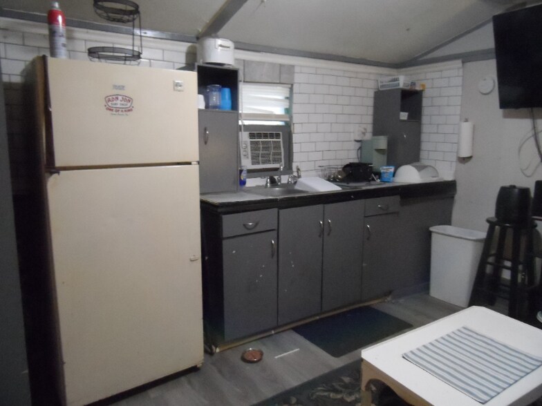 Building Photo - 8716 Hurst Ave