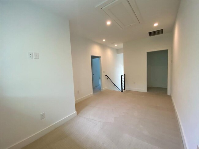 Building Photo - 4804 Duval Rd