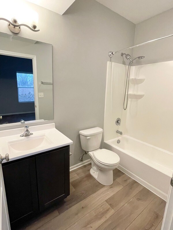 Building Photo - 809 E Main St