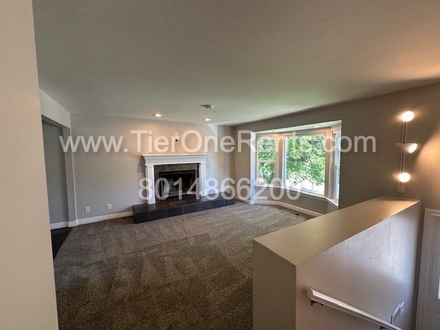 Building Photo - This property offers a NO DEPOSIT option available for qualified renters!