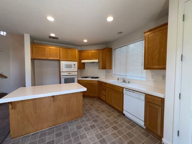 Building Photo - 100 Mt Adams Cir
