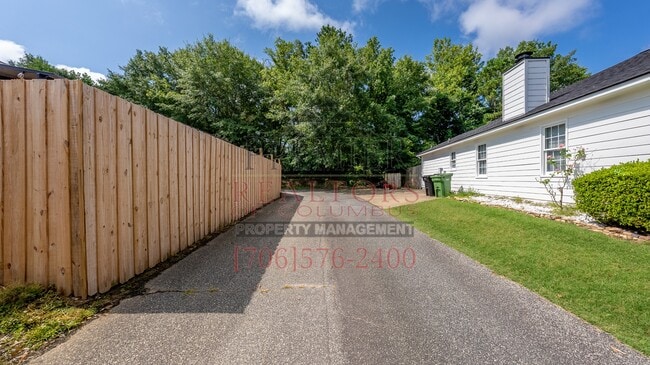 Building Photo - 5702 Stoneridge Dr