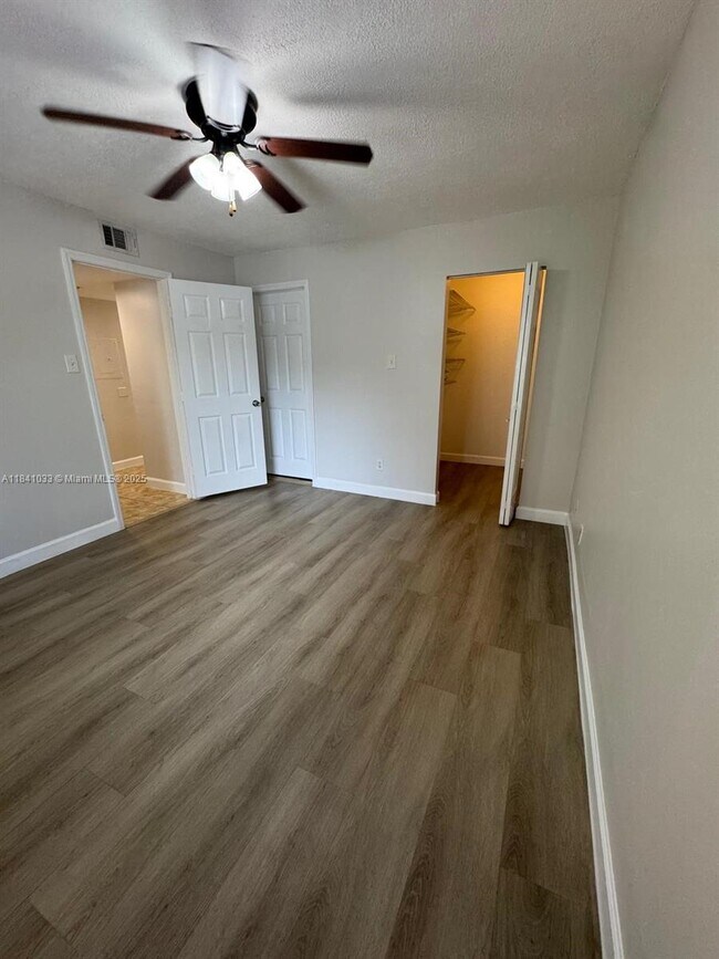 Building Photo - 10410 SW 157th Ct