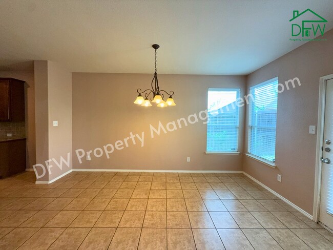 Building Photo - Elegant and Spacious 5-Bedroom Home for Lease in Fort Worth