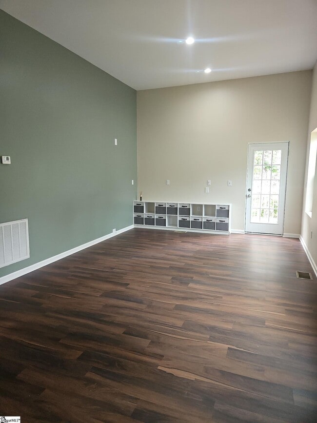 Building Photo - 1505 E Saluda Lake Rd