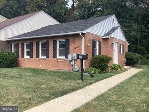Building Photo - 15114 Laurel Oaks Ln