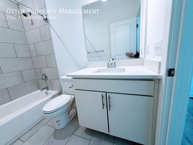 Building Photo - 2142 Kensington Walk