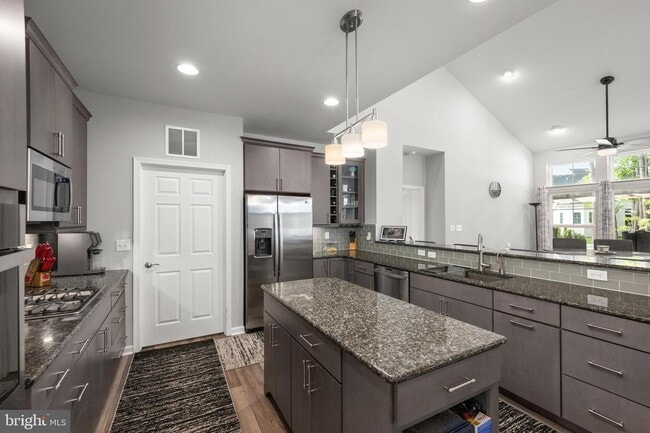 Building Photo - 26325 Tributary Blvd