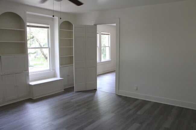 Building Photo - 2370 Harrison Ave