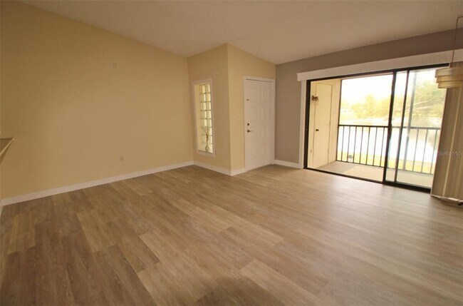 Building Photo - 3400 Crystal Ct W