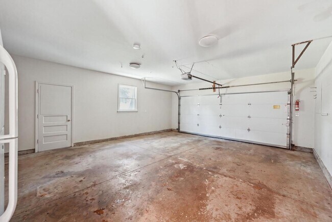 Building Photo - 317 E Forest Ln