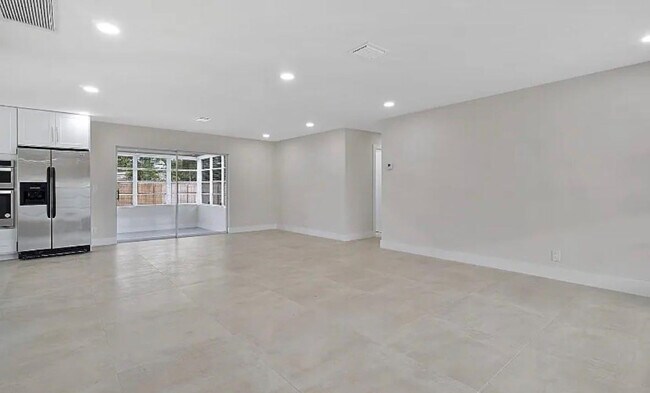 Building Photo - 219 SE 13th St