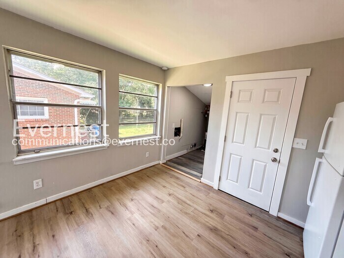 Building Photo - 1645 18th Way SW