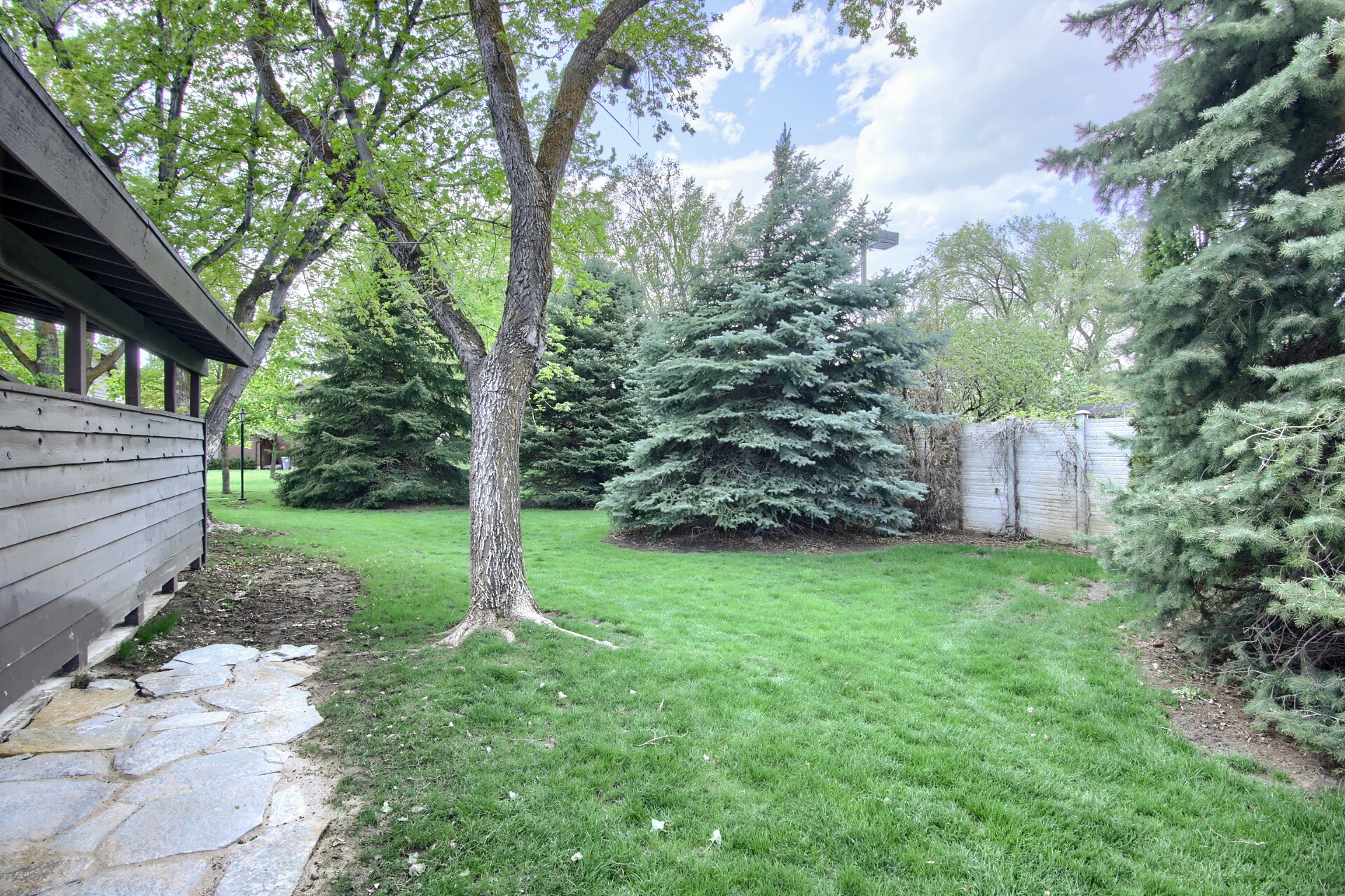 Building Photo - 1120 Canyon Rd