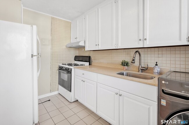 Building Photo - 33 Nob Hill Cir