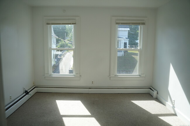 Building Photo - 14 Holbrook St