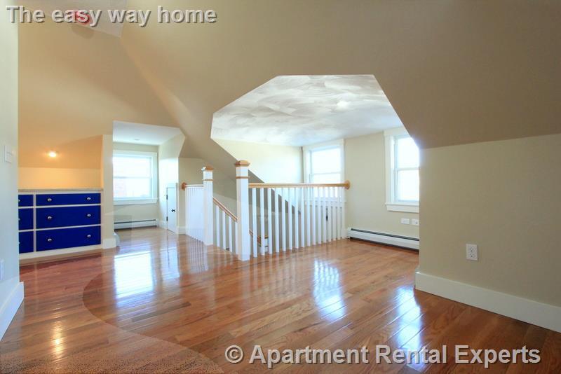 Building Photo - 119 Central St