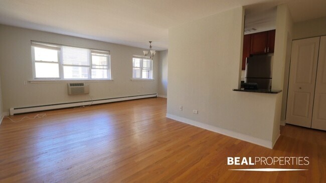 Building Photo - 623 W Wrightwood Ave