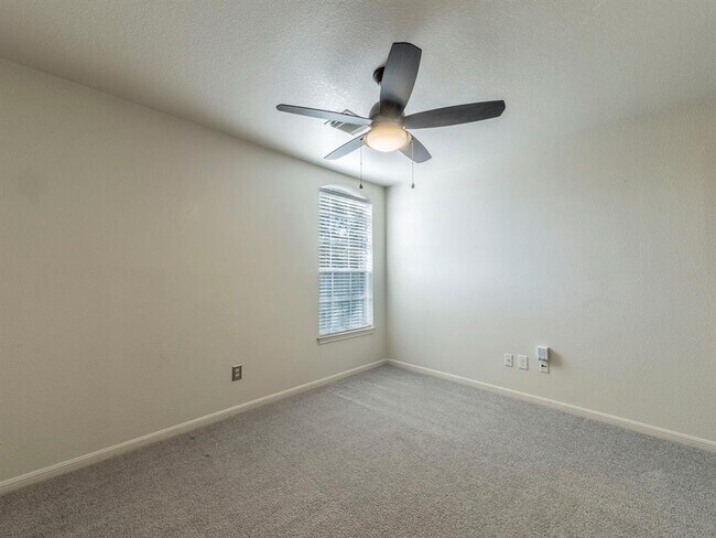 Building Photo - 2316 Logan Dr