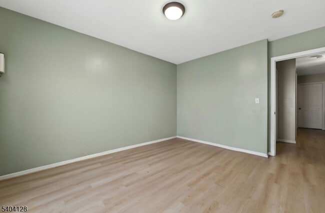 Building Photo - 15 Wales Ave